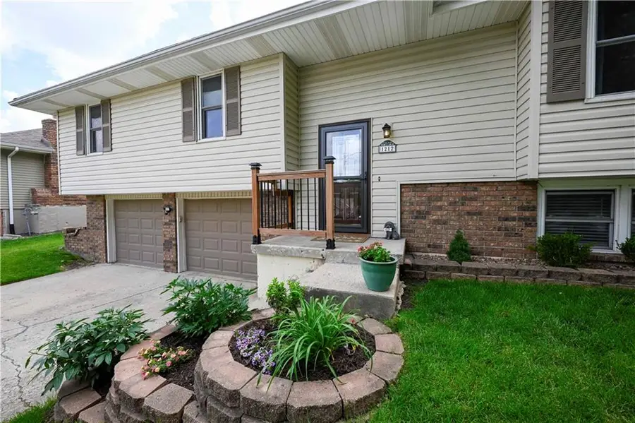 1212 Piccadilly Street, Blue Springs, MO 64014 - #3