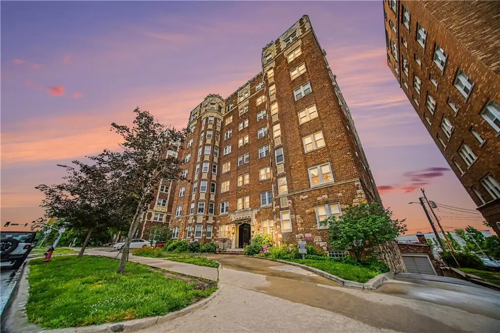 311 E Emanuel Cleaver Boulevard #401, Kansas City, MO 64112 - #1