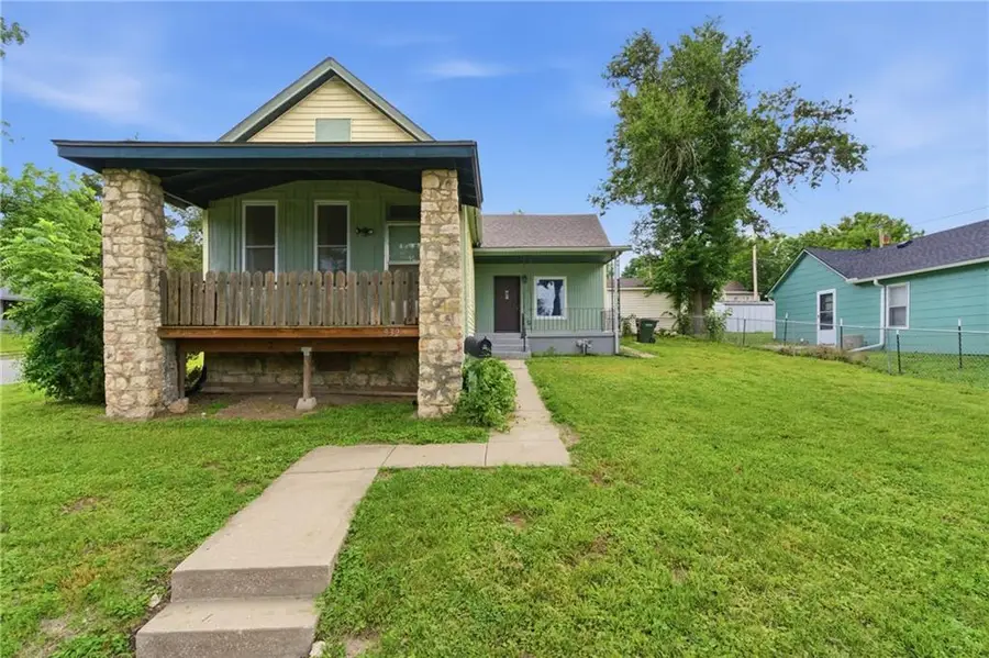 932 Dakota Street, Leavenworth, KS 66048 - #2