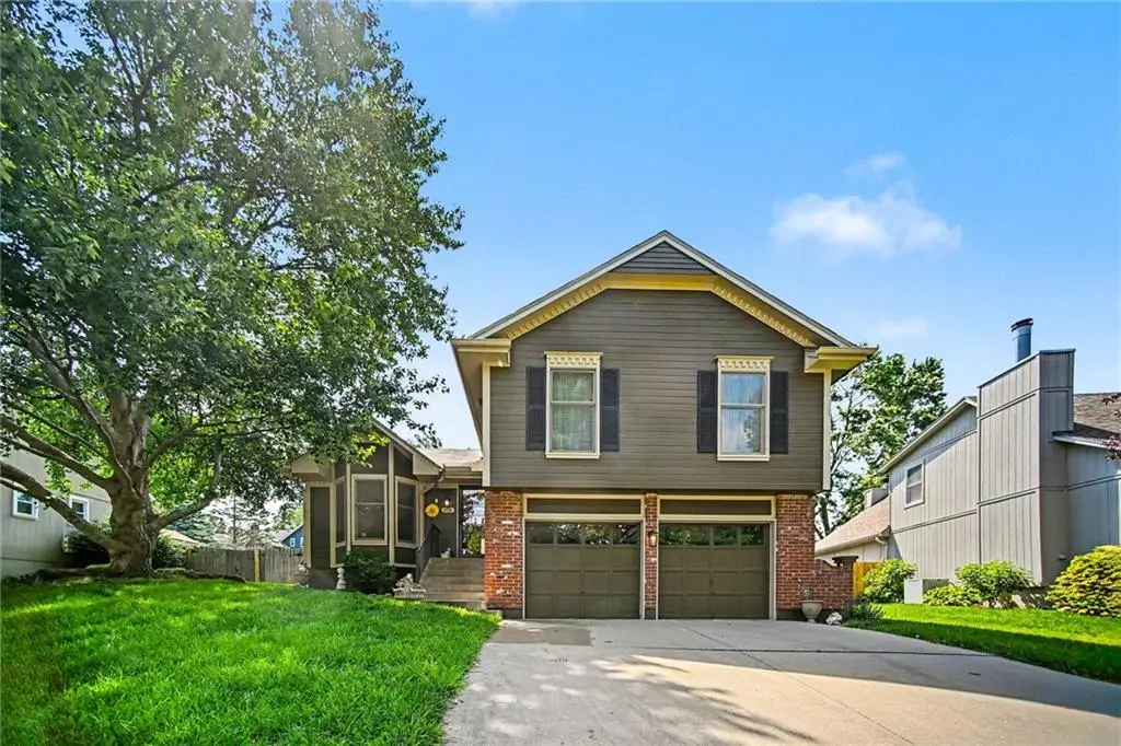 916 NW Heatherwood Drive, Blue Springs, MO 64015 - #1