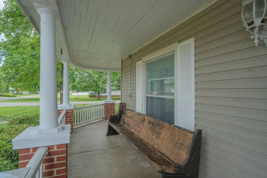 235 S Minnesota Avenue, Columbus, KS 66725 - #3