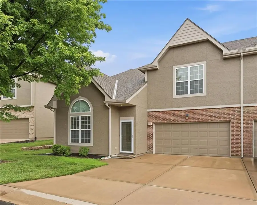 15624 W 61st Street, Shawnee, KS 66217 - #2