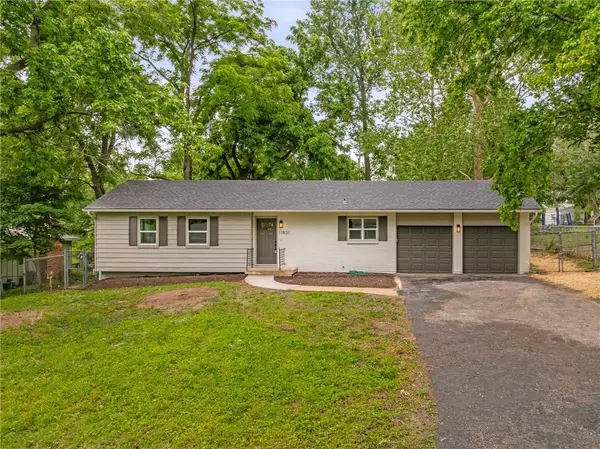 11801 W 54th Street, Shawnee, KS 66203