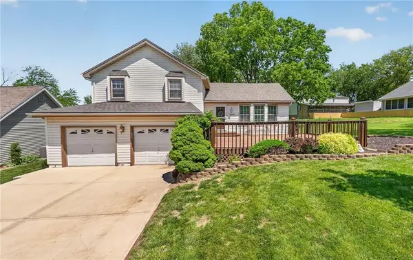 8402 68th Street, Kansas City, MO 64152