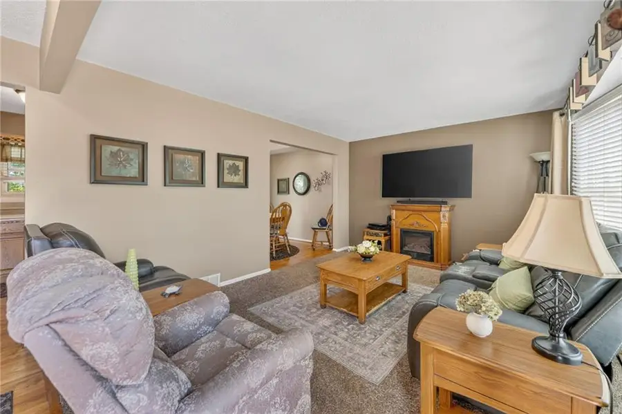 8402 68th Street, Kansas City, MO 64152 - #2