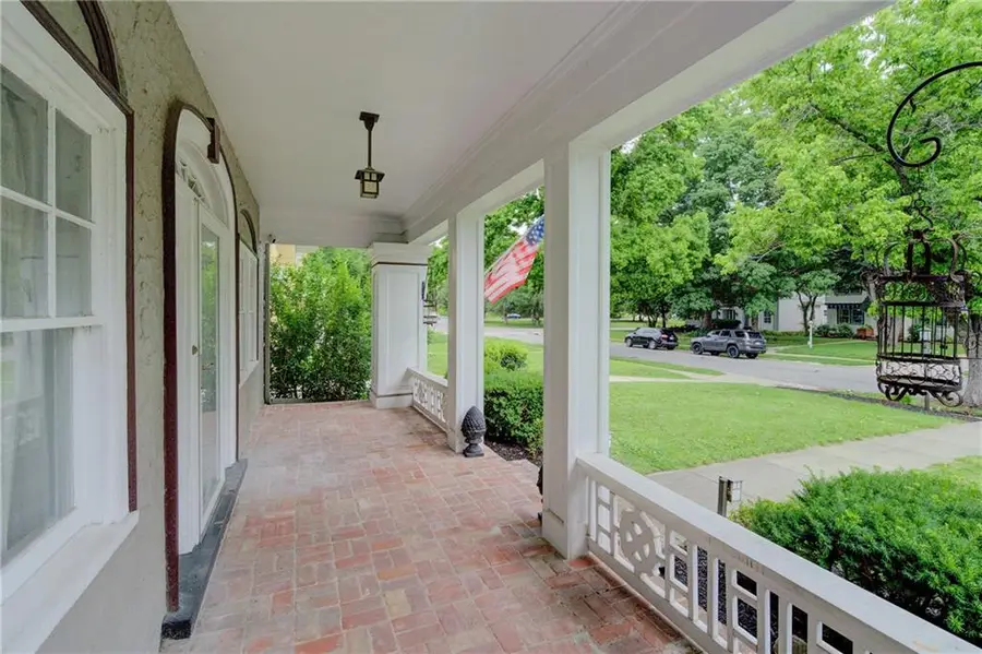 1033 W 71 Terrace, Kansas City, MO 64114 - #3