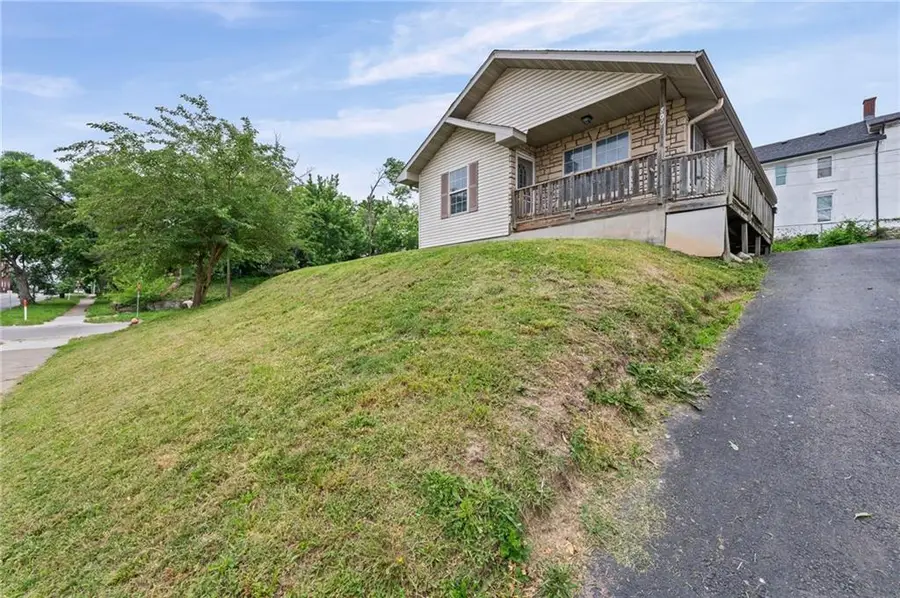 800 N 9th Street, Kansas City, KS 66101 - #2