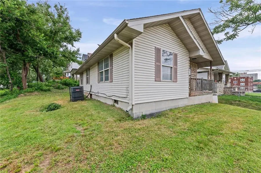 800 N 9th Street, Kansas City, KS 66101 - #3