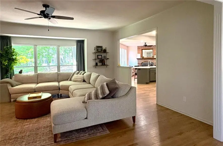 6736 NW Monticello Terrace, Parkville, MO 64152 - #3