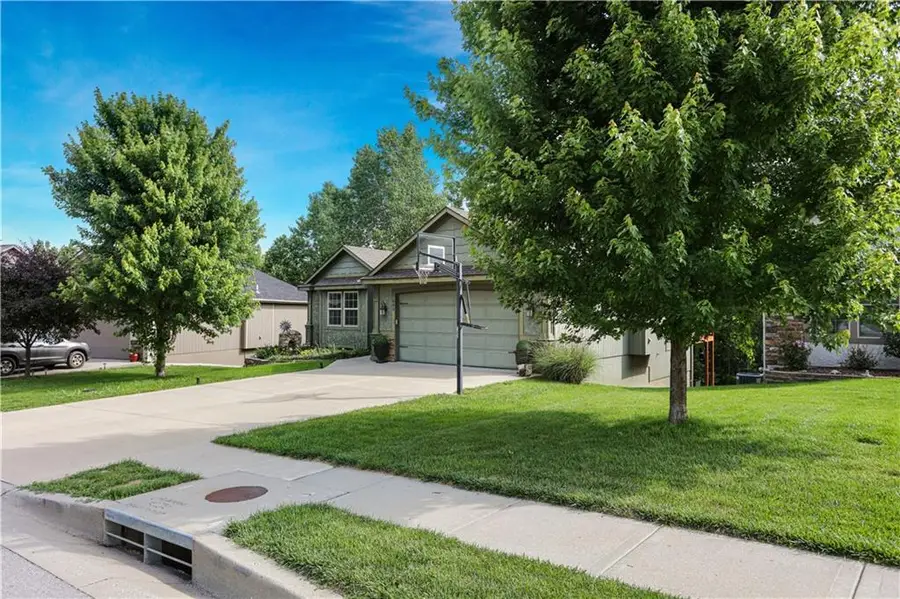 483 S 137th Place, Bonner Springs, KS 66012 - #2