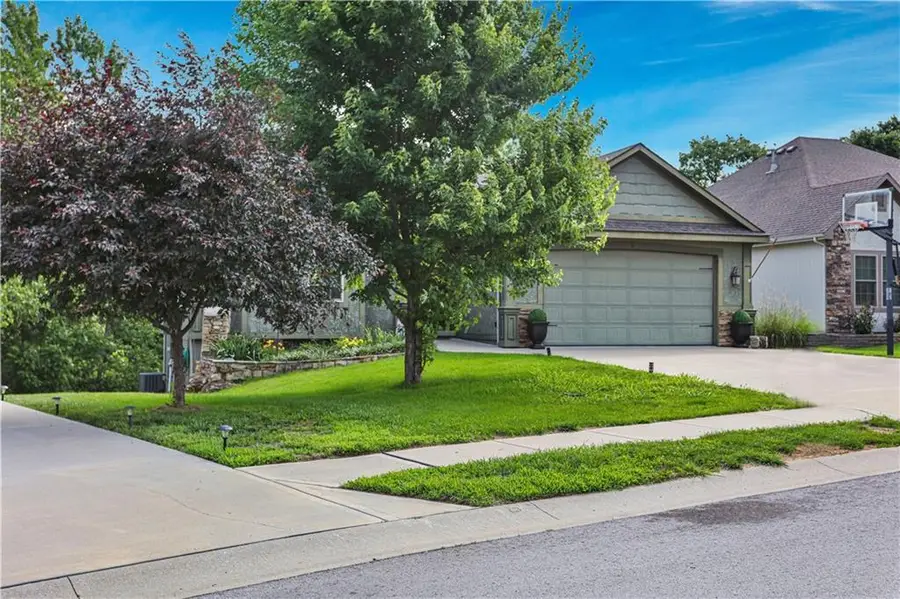 483 S 137th Place, Bonner Springs, KS 66012 - #3