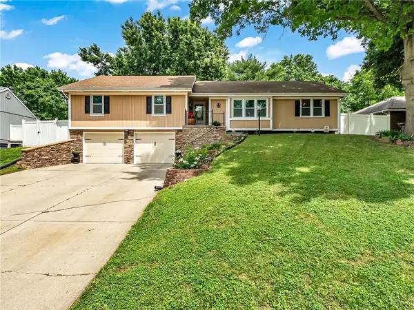 3137 Lakeview Circle, Leavenworth, KS 66048