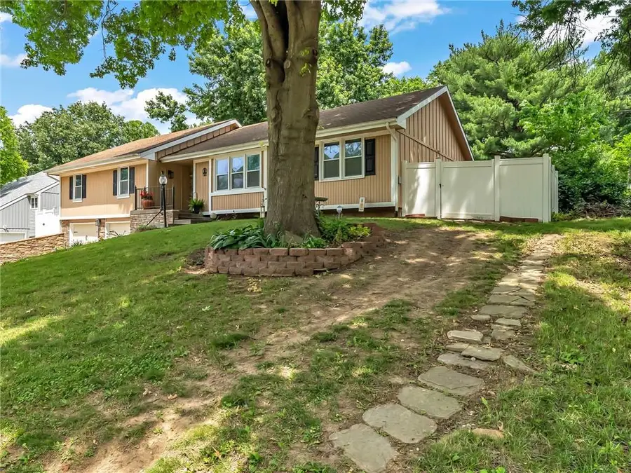 3137 Lakeview Circle, Leavenworth, KS 66048 - #2