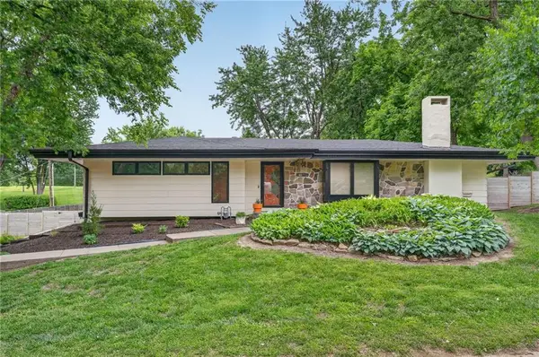 10737 Countryside Drive, Kansas City, KS 66109
