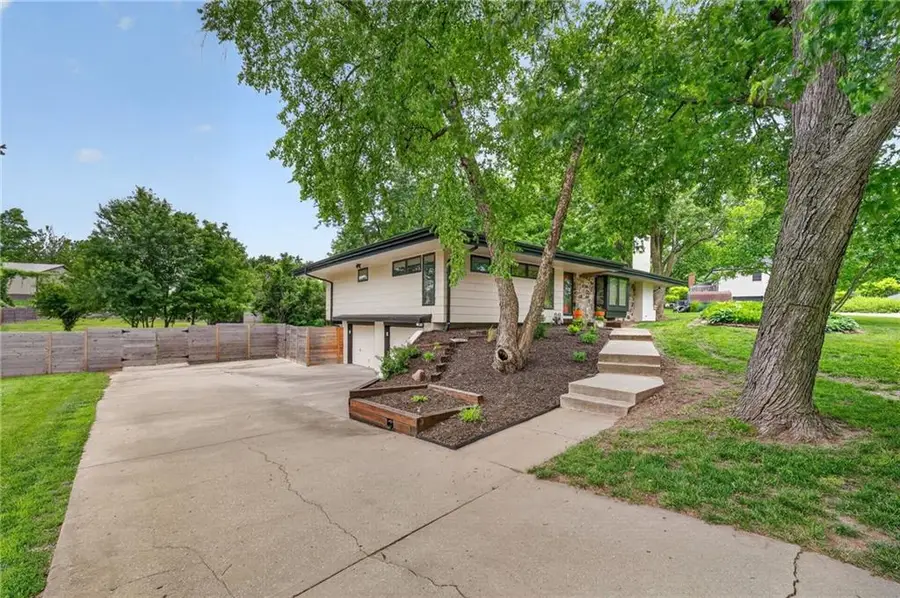 10737 Countryside Drive, Kansas City, KS 66109 - #2