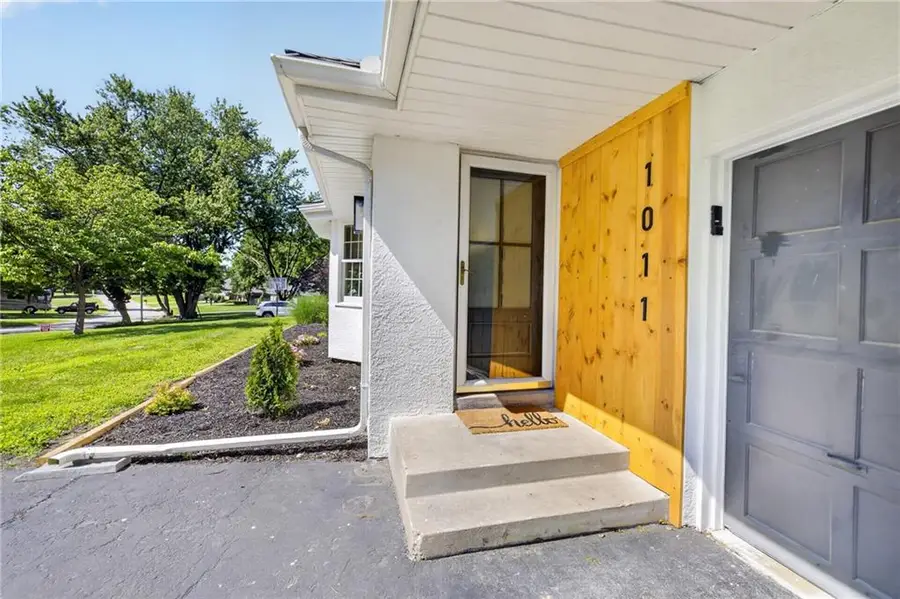 1011 Tam Oshanter Drive, Kansas City, MO 64145 - #3