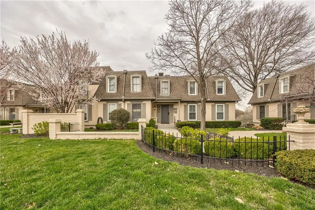 10746 Glenwood Street #D, Overland Park, KS 66211 - #1