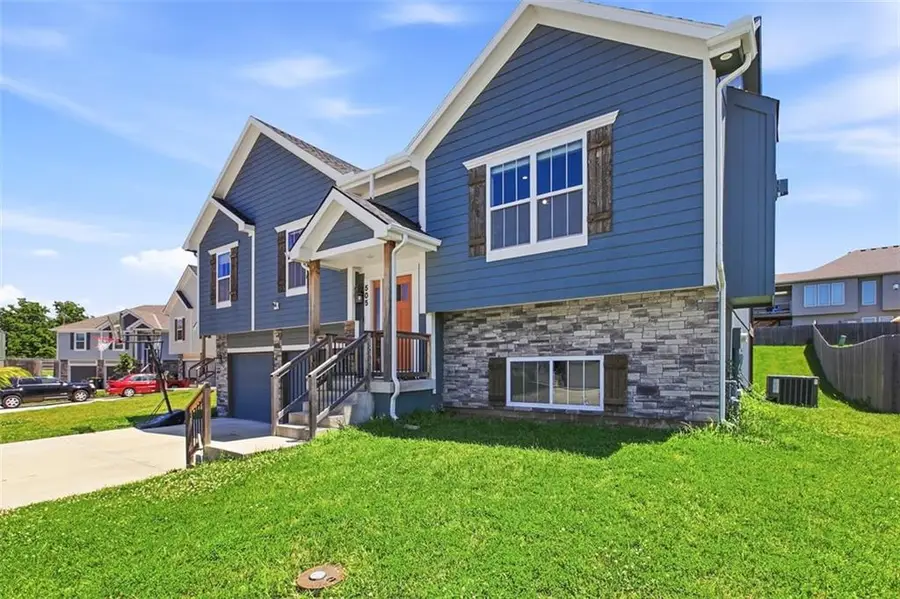 505 SW Ridgeview Drive, Grain Valley, MO 64029 - #2
