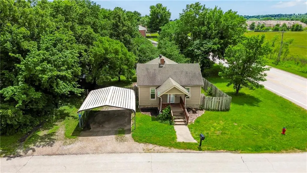 104 E 6th Street, Tonganoxie, KS 66086 - #1