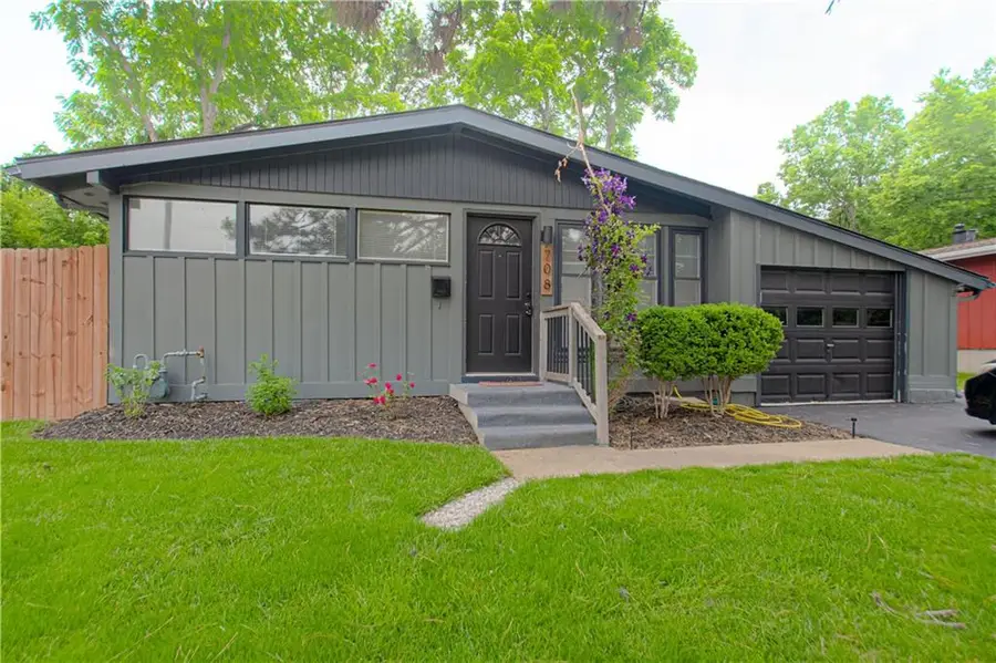708 S Chestnut Avenue, Olathe, KS 66061 - #2