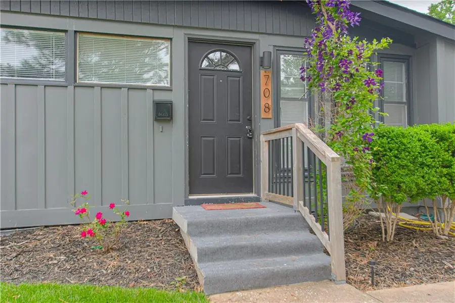 708 S Chestnut Avenue, Olathe, KS 66061 - #3