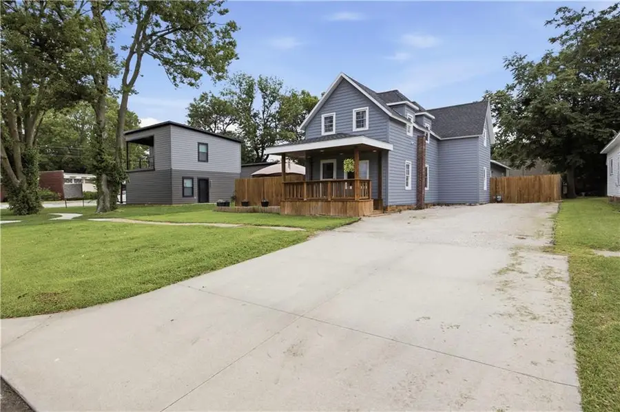 226 N 8th Street, Fredonia, KS 66736 - #2