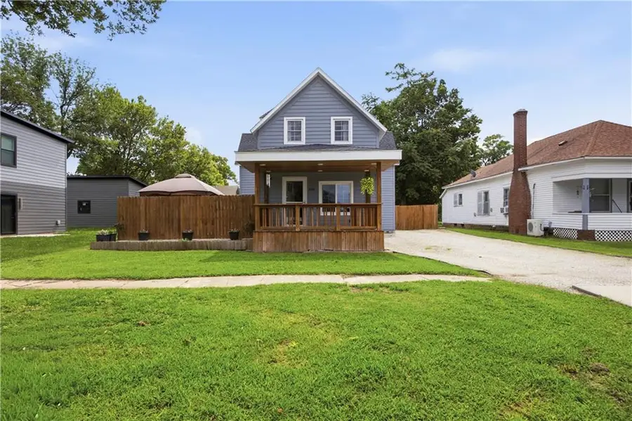 226 N 8th Street, Fredonia, KS 66736 - #3