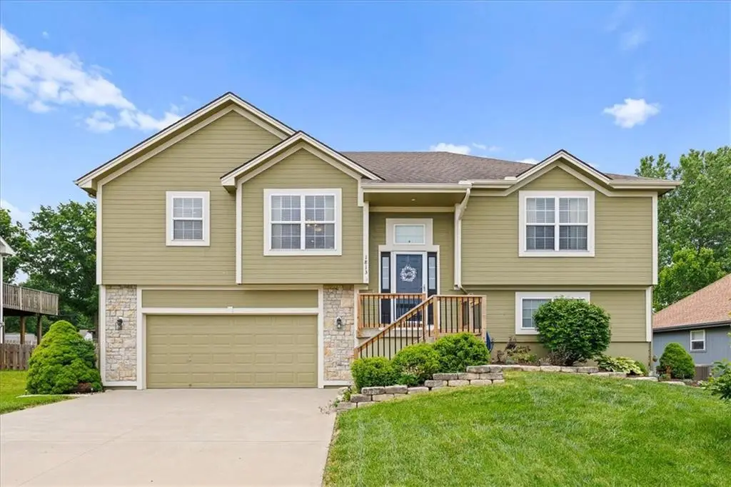 1813 N 156th Street, Basehor, KS 66007 - #1