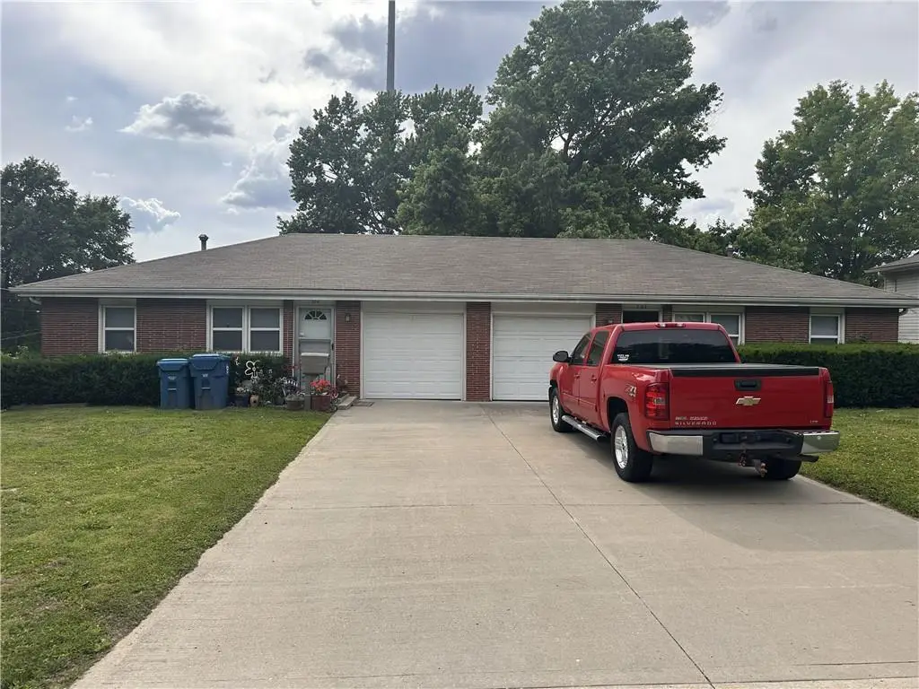 202/204 S Sterling Avenue, Sugar Creek, MO 64054 - #1
