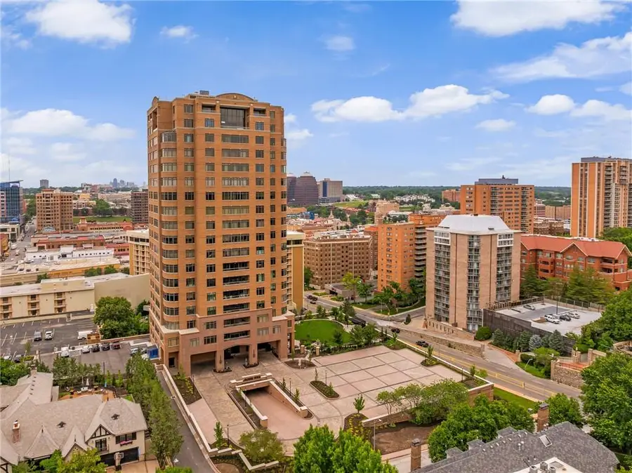 400 W 49th Terrace #2032, Kansas City, MO 64112 - #2
