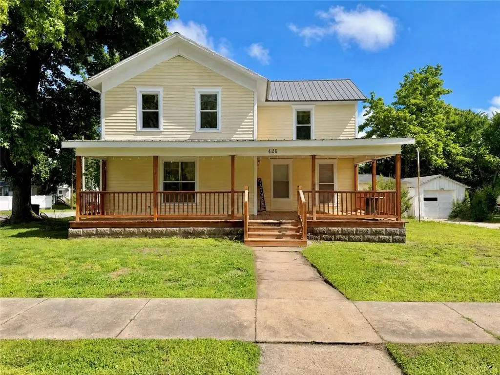 426 W Walnut Street, Nevada, MO 64772 - #1