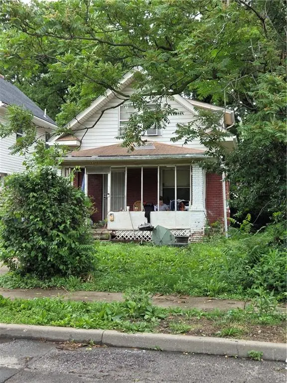 3325 Montgall Avenue, Kansas City, MO 64128