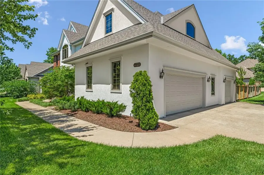 4728 Wimbledon Drive, Lawrence, KS 66044 - #3
