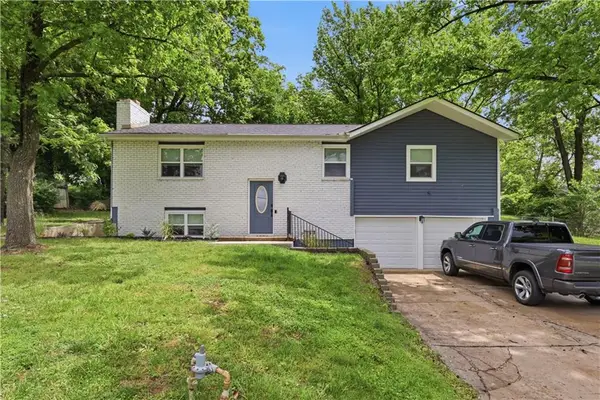 6709 Eastside Drive, Kansas City, MO 64152