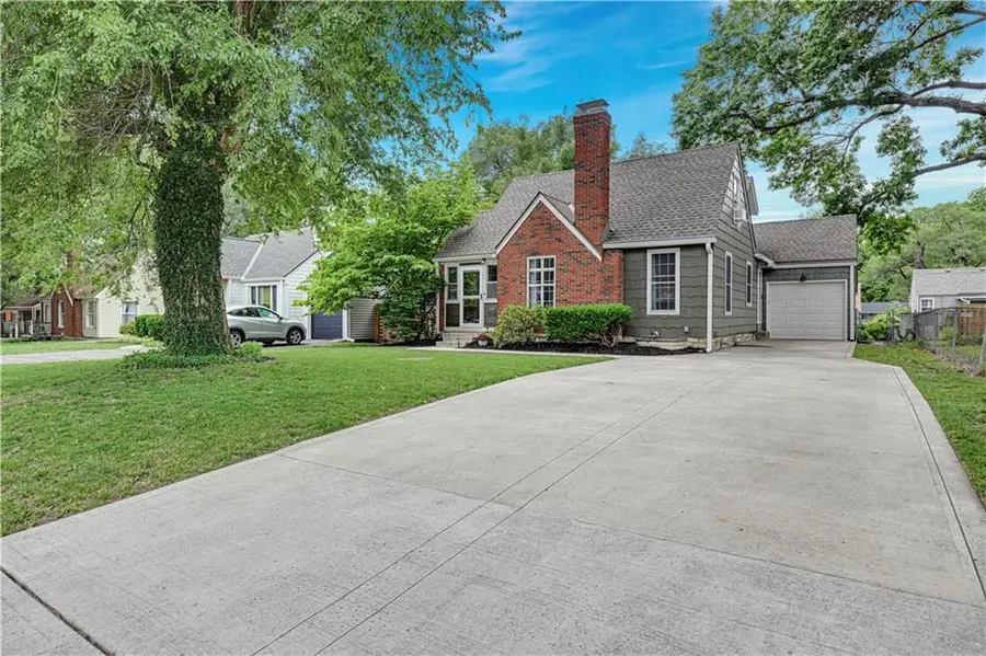 5232 Roe Boulevard, Roeland Park, KS 66205 - #2