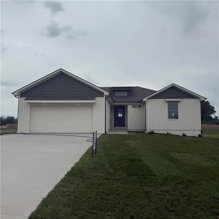 701 SE 21st Street, Oak Grove, MO 64075 - #1
