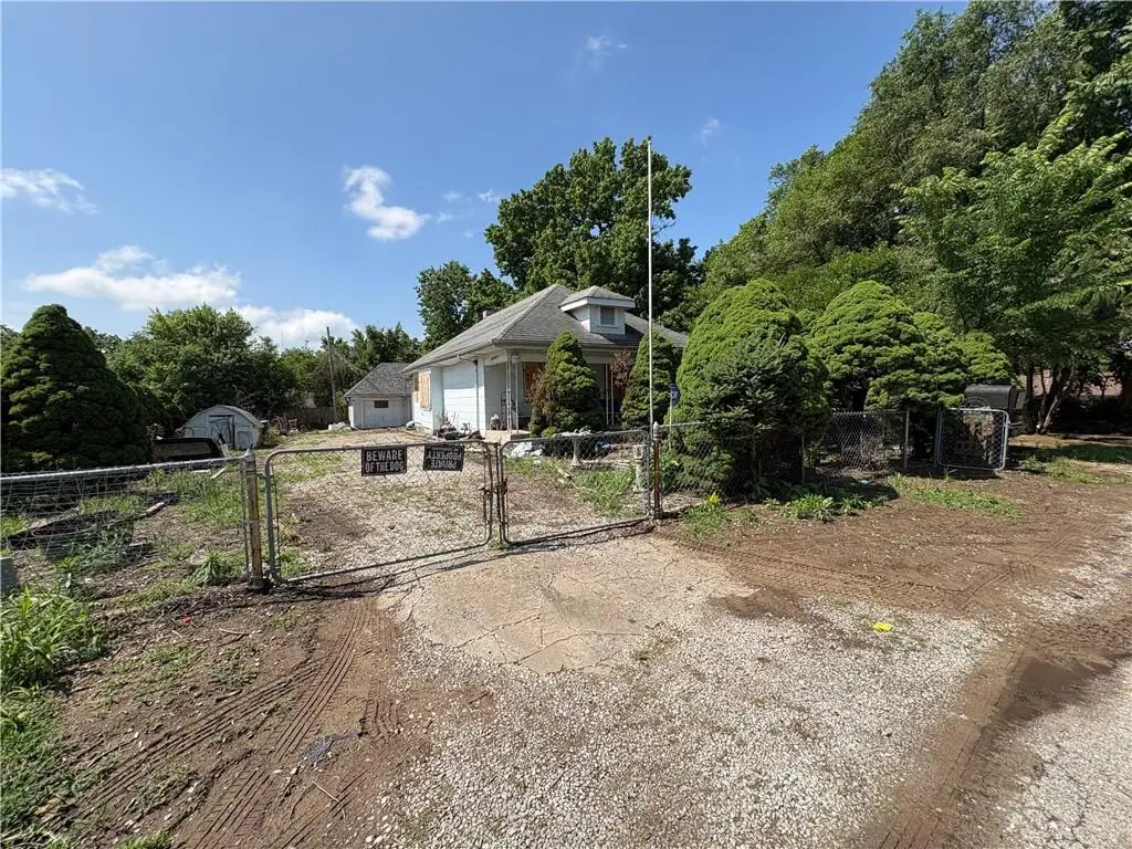 8617 Thompson Avenue, Kansas City, MO 64125 - #1