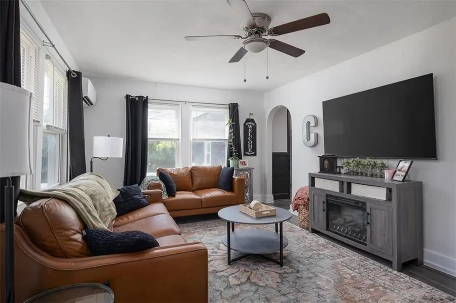 2 NE Vine Street, Lees Summit, MO 64063 - #3