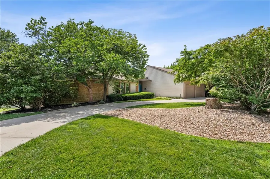6130 Hodges Drive, Mission, KS 66205 - #2