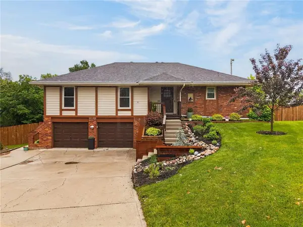 7135 Edge Hill Road, Kansas City, MO 64152