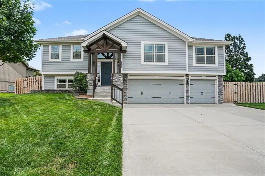 725 E 13th Terrace, Kearney, MO 64060 - #2