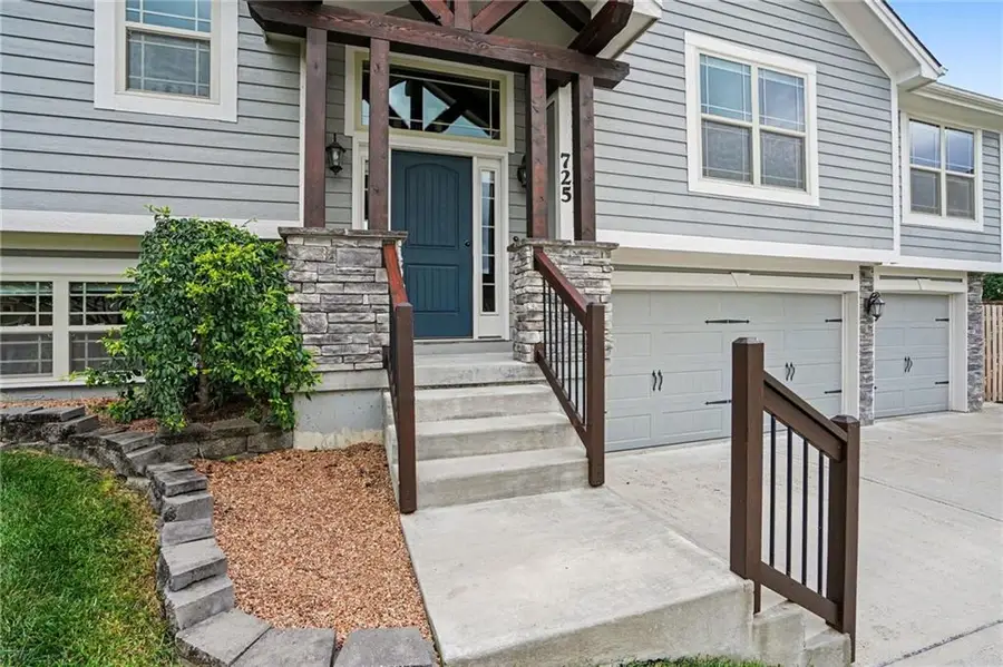 725 E 13th Terrace, Kearney, MO 64060 - #3