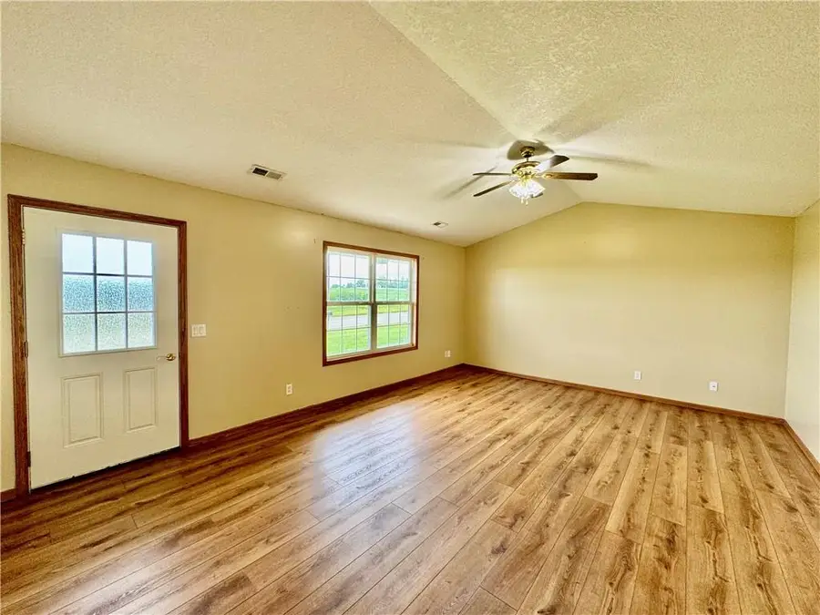405 S Country Club Road, Maryville, MO 64468 - #2