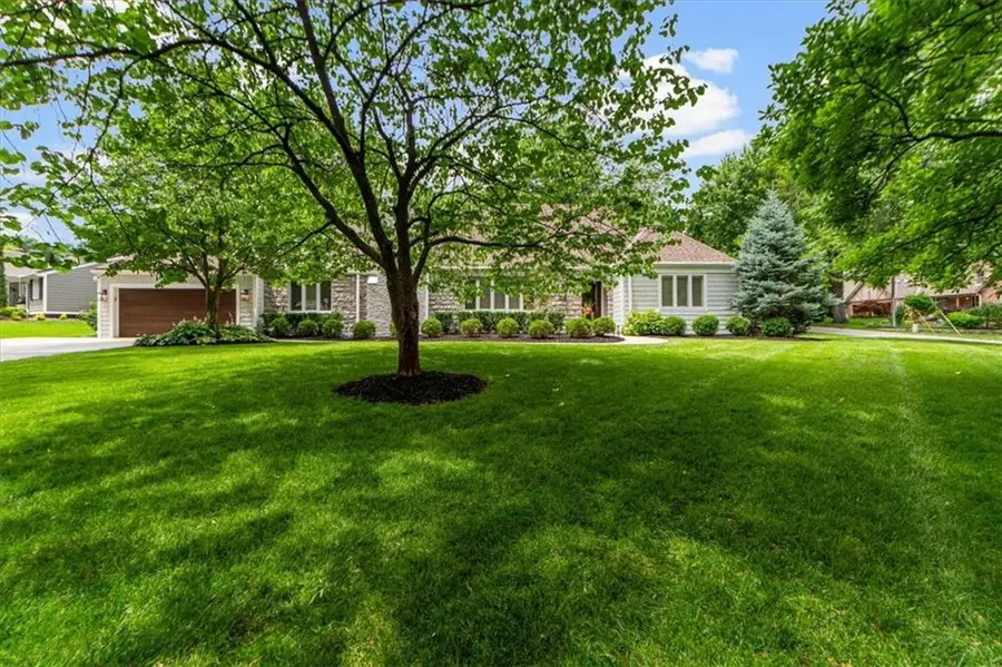 5726 Howe Drive, Fairway, KS 66205 - #2