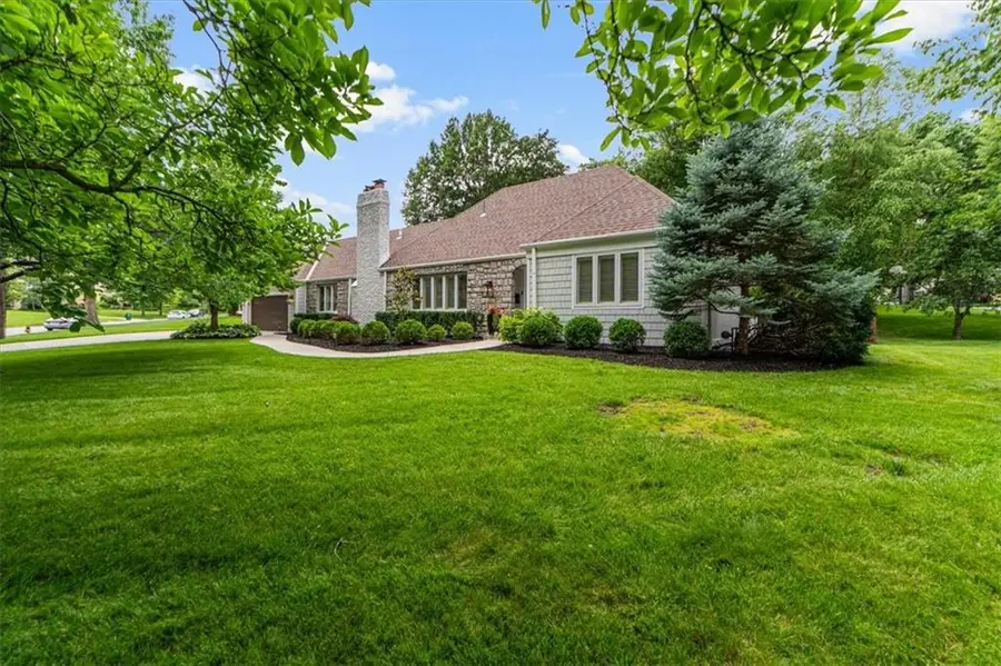 5726 Howe Drive, Fairway, KS 66205 - #3