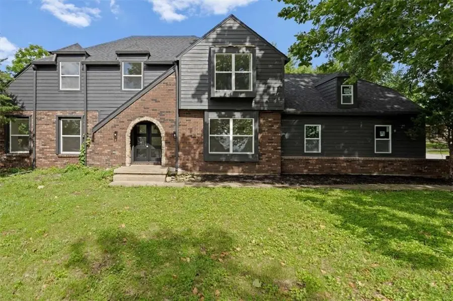 307 S Sunset Lane, Raymore, MO 64083 - #2