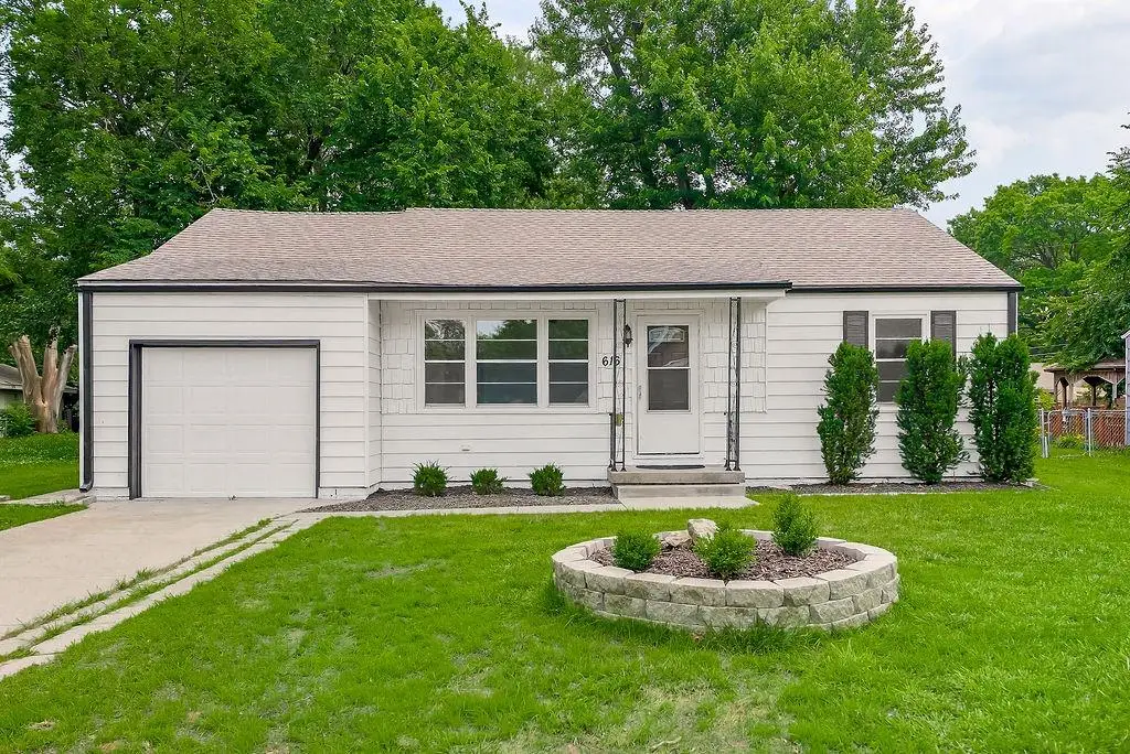 616 S Lee Avenue, Olathe, KS 66061 - #1