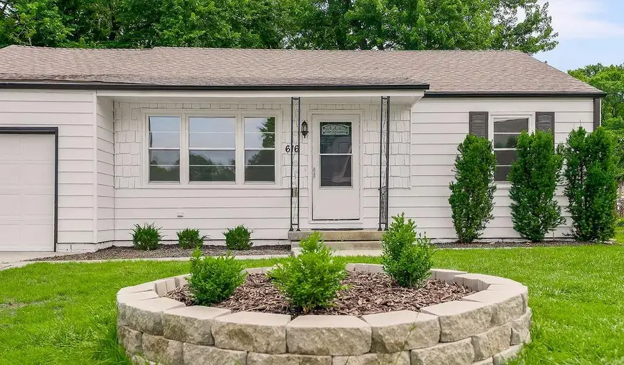 616 S Lee Avenue, Olathe, KS 66061 - #3