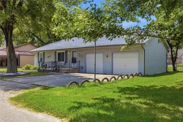 818 N Houston Street, Adrian, MO 64720
