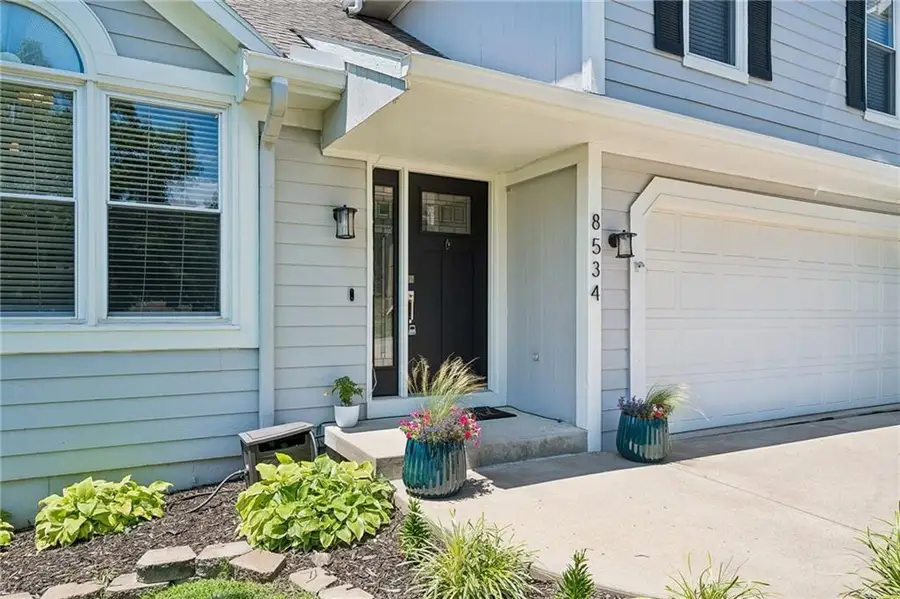 8534 N Flora Avenue, Kansas City, MO 64155 - #2
